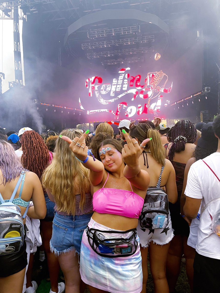 Katiempowell_'s tweet image. Let’s get loudddd ✨🎶🎡❤️‍🔥🔊🐲 #RollingLoud