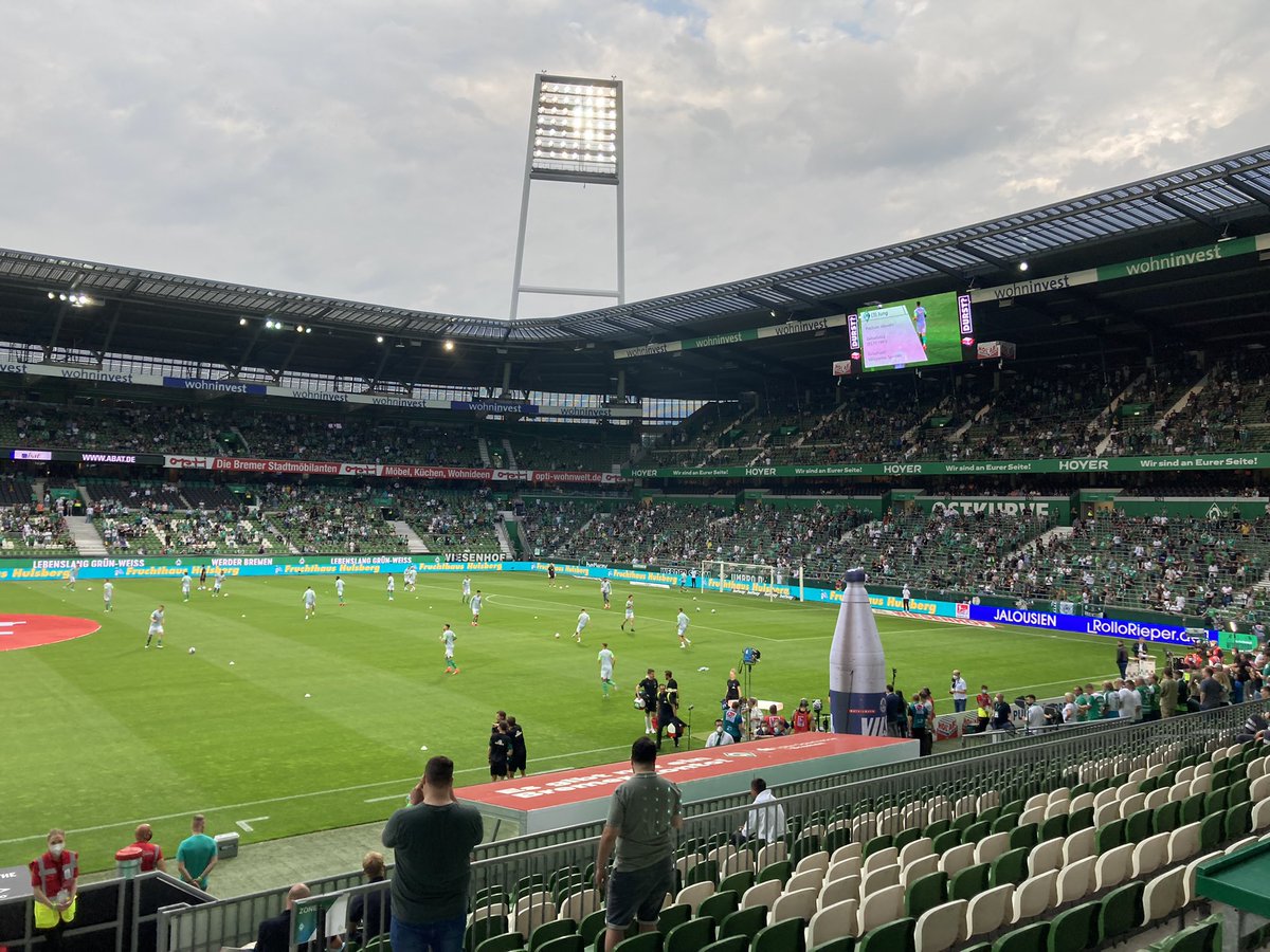 Das erste Zweitliga-Spiel von Werder Bremen seit mehr als 40 Jahren. Und 14 000 Zuschauer sind dabei. #dpareporter #SVWH96