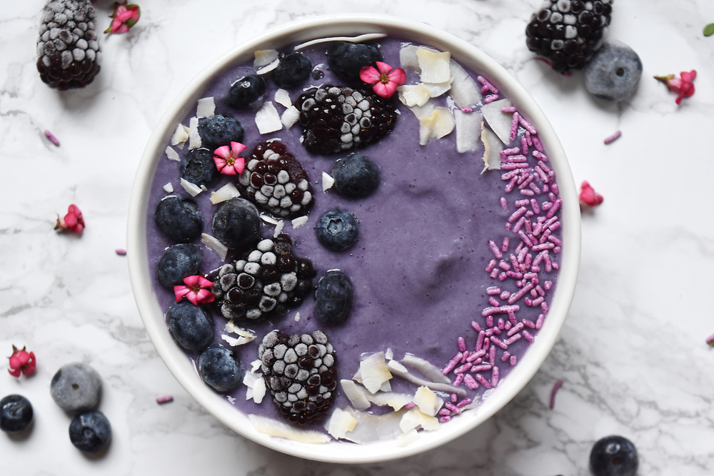 IndiaTree1's tweet image. This smoothie bowl with frozen fruit&amp;amp; India Tree Pink Sprinkles looks magical! #indiatree #summerfood #smoothiebowls #naturescolors