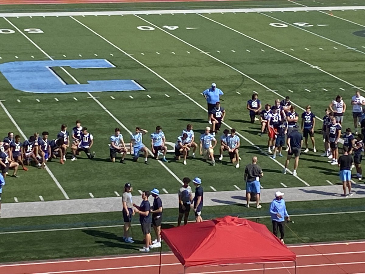 MGuney2022's tweet photo. Amazing day at Columbia University Football Camp! 🔵⚪️                  @CULionsFB 
@coachryanlarsen
#EAT #LetItRip 
@CoachP_eterson
#BeUnrivaled https://t.co/iCYL9bhATQ