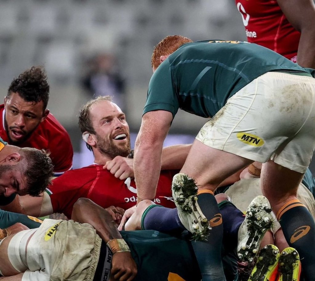 When you dislocate you shoulder, come back less than a month later, captain the Lions, beat the World Champions and still have time to relax in your throne like the king that you are #LionsRugby #LionsSA2021