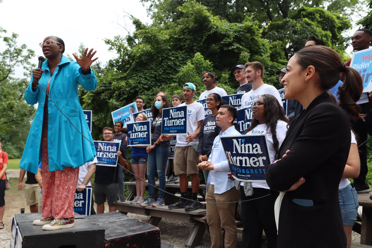 ninaturner's tweet photo. Rain or shine we are out here knocking doors, organizing our neighbors and working hard to earn the ultimate endorsement — that of Ohio’s working people. We’ve got a full day left of canvassing, phone banking and community meetings. Thank you Congresswoman @AOC.

Pa’lante! ✊🏾 https://t.co/TwUdgAsaQT