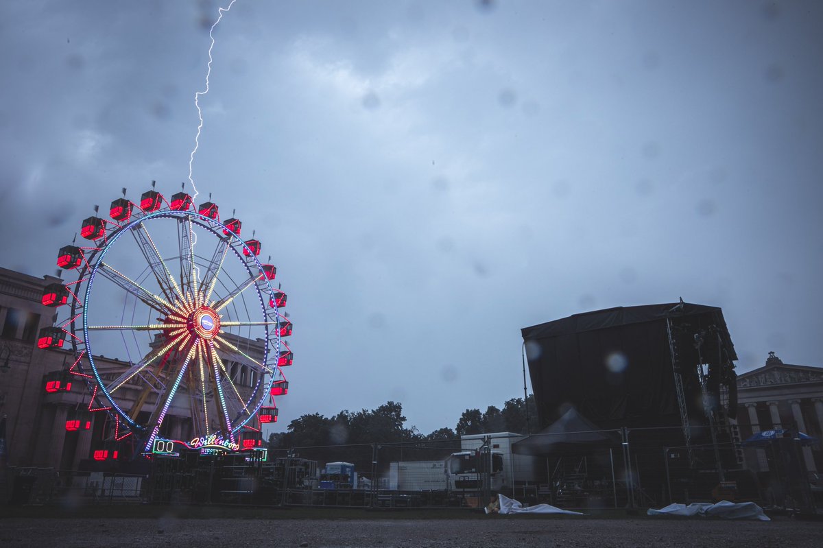 steffeneirich's tweet photo. Das @OBENOHNEOpenAir 2021 musste zwei Acts vor dem Ende abgebrochen werden… #obenohne #openair #festival #münchen #unwetter #gewitter https://t.co/VLSNBnAQBo