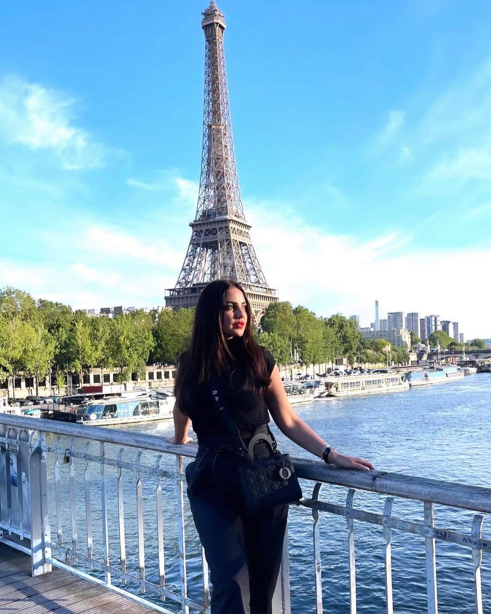درة تنشر صورا من رحلتها إلى باريس على «فيسبوك»