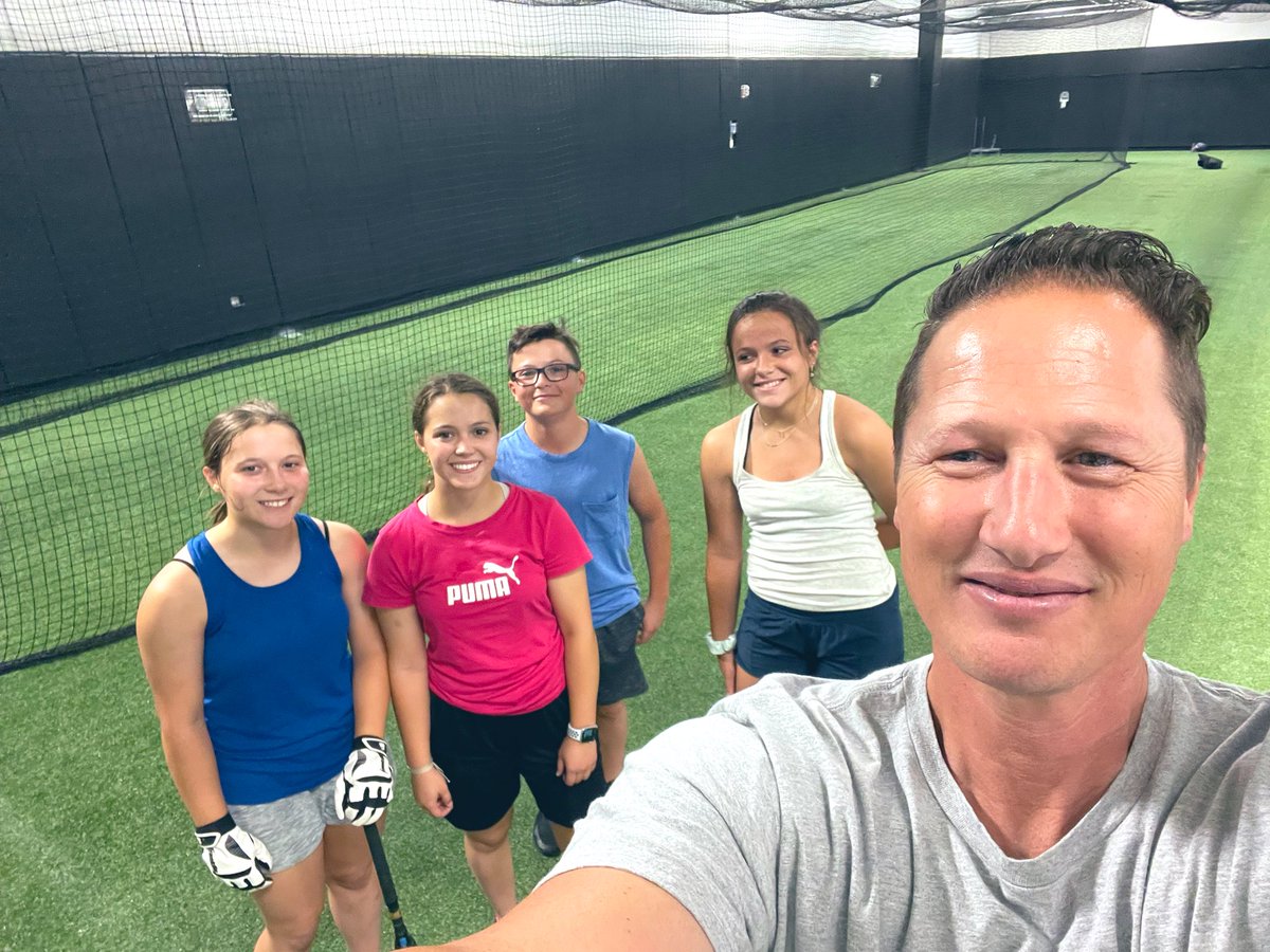 cacini_jr's tweet photo. I’ve been working with these four special clients of mine for 9 years!  Thanks for always bringing the energy Orta’s!  Incredible watching you grow up!  Congrats Lidia on going to school @NorthwesternU #NewTrierTrevians🥎 
#Familia #RCProhitting https://t.co/wyNyGbxCL5