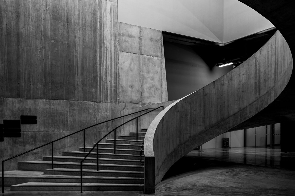 metasoar's tweet photo. the slithering #stairs at the @Tate modern blavatnik building. #concrete all the (stair)way. #blackandwhitephotography https://t.co/PrpHcyEEhn