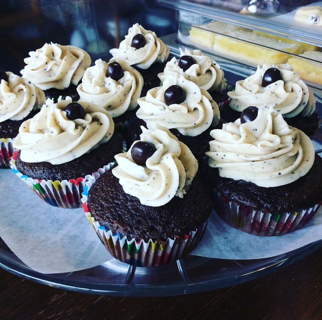 Heath Vintage &amp; Cafe in Colborne is home to antique &amp; midcentury vintage finds and a takeout cafe offering fresh salads, smoothies, homemade pies, and other classic baked goods. 

Shop or stop in for a treat, Wed-Sun, 10AM-4PM.

🧁: Chocolate espresso cupcakes
📸: @heathvintage