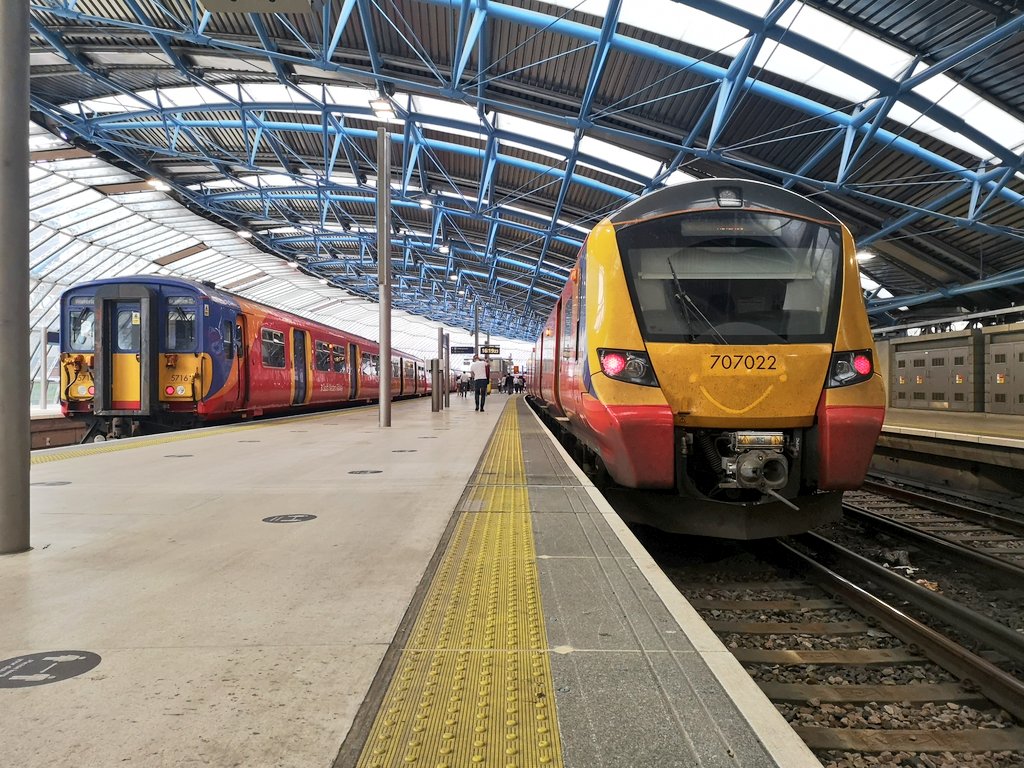 DownOnTheStour's tweet image. You know when I go to London there had to be some class 455 action 😍

Gave the SWR ones some love this time ✌️

Also had quite a happy train 😁🤣

#DispatchersOfTwitter #class455 #class707 #smile #trainphotography #railwayphotography #3rdrail #railtwitter @midland__london