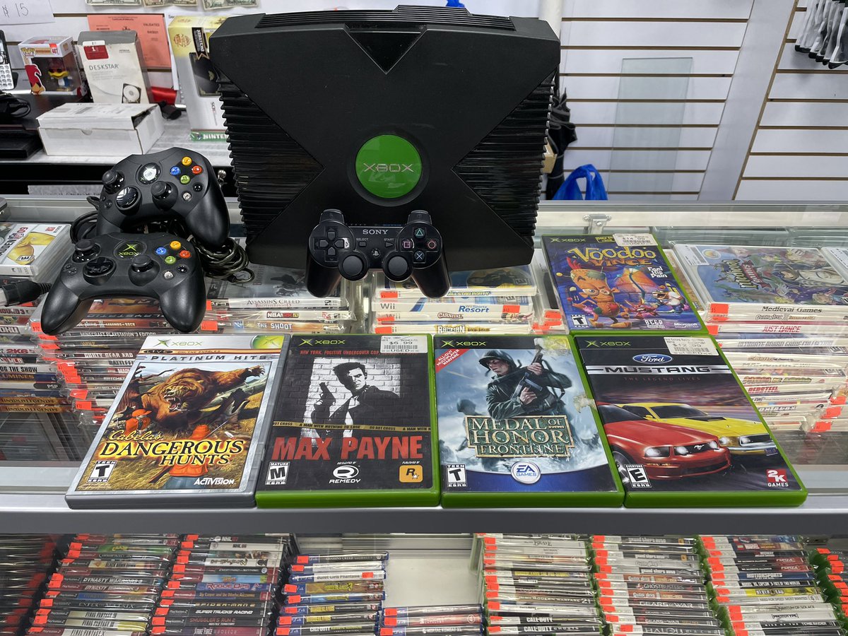 ArcadeBrooklyn's tweet image. Some of today’s trade-ins. By @retro_rell #xbox #ps3controller and more.
