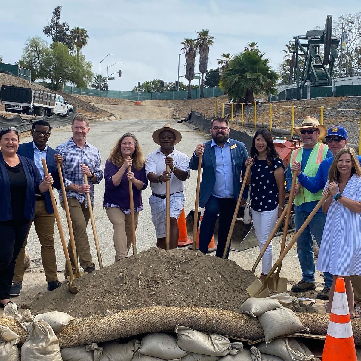keirbjones's tweet photo. Breaking ground on our newest #SignalHill park today, it will connect our civic center neighborhood to the hill top trails, construction help from @thecclb #ilovesignalhill #signalhillca #newpark #parksmakeitbetter #conservationcorps https://t.co/oDWHhA3Kmy
