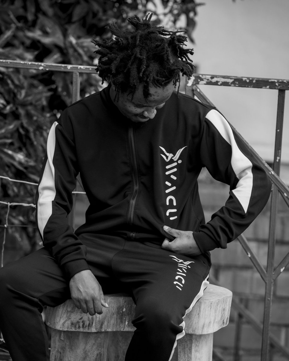 ISHEMA truck suit
.Made by iwacu active wear✨
▫️We are Iwacu, we #walkinlove 
◽️Do you like the outfit? DM us to assist your shopping.
#madeinrwanda🇷🇼 
#sports #fit #fitness #fitnessmotivation #fitnessmodel #fitnessgoals #fitnesslifestyle #fitfam #nikesportswear #sportsnation