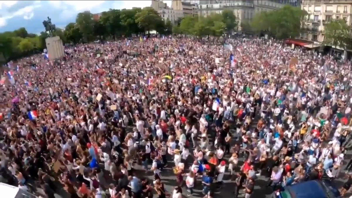 ccastanette's tweet photo. #trocadero 2012 Sarkozy... 200.000 personnes selon @GDarmanin. 50.000 selon la police.
VS
#trocadero 2021 ... 10.000 #AntiPassSanitaire selon la police et @BFMTV.
#OnNousPrendPourDesQuiches https://t.co/ZpIbd0WWdg