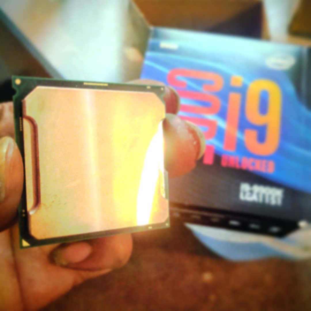iLLkillz's tweet photo. Waiting MONTHS For This Beauty!! 😍 #ImBack
#Overclocking #Delid #Delidded #i9 #Der8auer https://t.co/HYjEq3l1M7