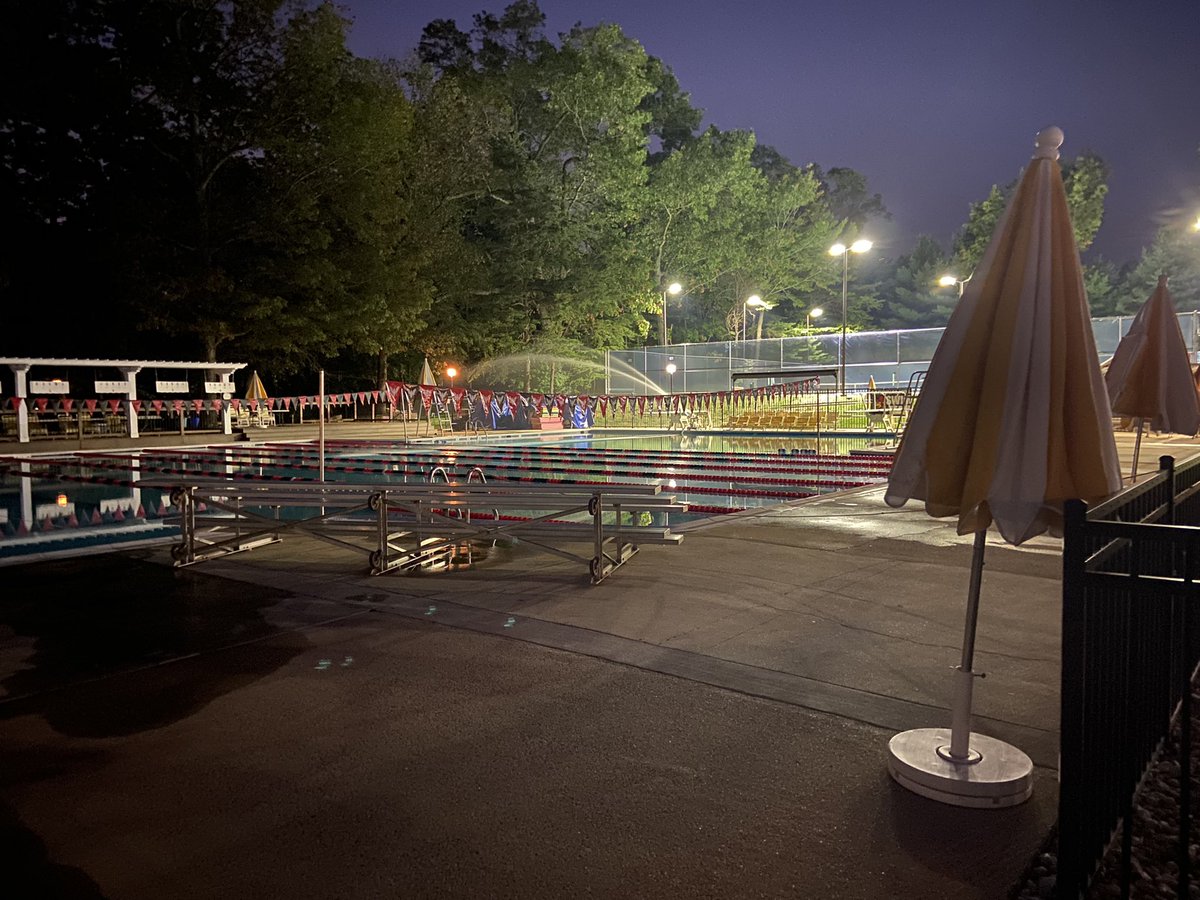 CHlifeguards's tweet image. Last night before divisionals! The water cannon was put in and all preparations were complete. #pooloftheweek #defendingchamps