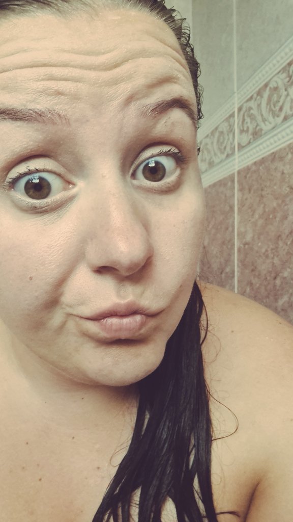 nataliie_07's tweet image. What to do for the next 4/5hrs before i get a call for a taxi 🚕

I know a long long soak in the bath!!#pampernight