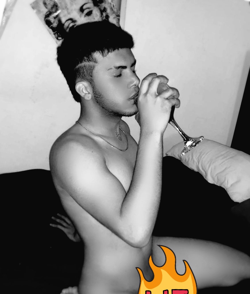DirtyPablo69's tweet photo. Un vinito pa las penas
#gay #gaycontent #gaycolombia #onlyfans #sellingfeetpic https://t.co/48V3e6uPmZ