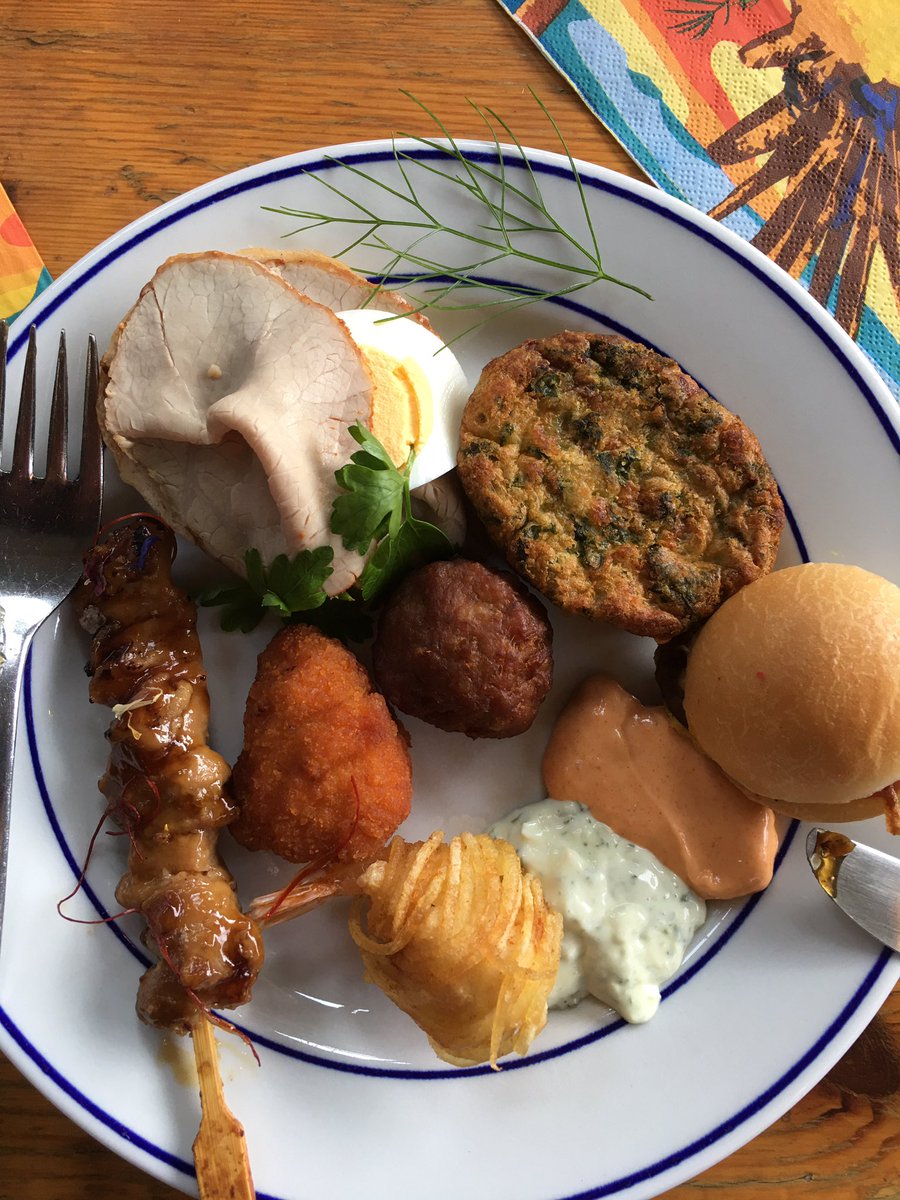 veronica_vania's tweet photo. Was Leckeres beim Sommerfest gestern #yummy #sommer #summer #dinner https://t.co/6ZMzn5cNsL