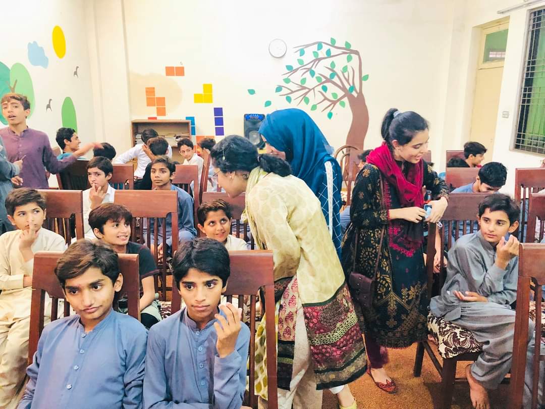 SYNCHPakistan's tweet photo. SYNCH FMU visited district Orphanage Model Children Home and brought eidi for all the kids there including clothes,toys and some edibles.The team interacted,conducted some games and had a good time with little angels.
Project was lead by mental health dep.heads.Dhanak and Umair. https://t.co/xPwQPphsBx
