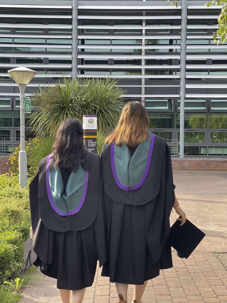 MeghanEdwards0's tweet photo. Had the most amazing day at graduation!!! So proud of everyone 🤍👩🏽‍🎓💫 https://t.co/g5EcRI6afx