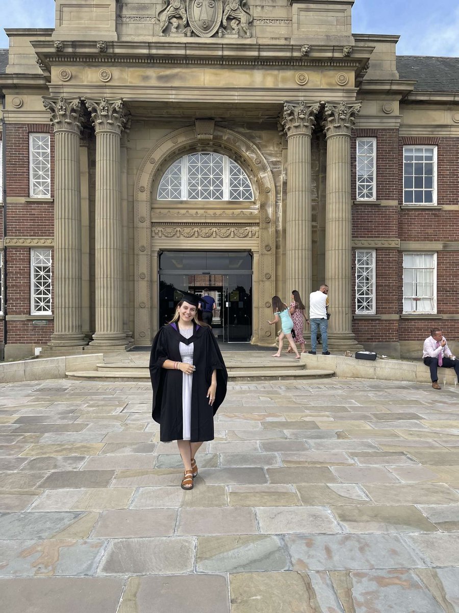 MeghanEdwards0's tweet photo. Had the most amazing day at graduation!!! So proud of everyone 🤍👩🏽‍🎓💫 https://t.co/g5EcRI6afx