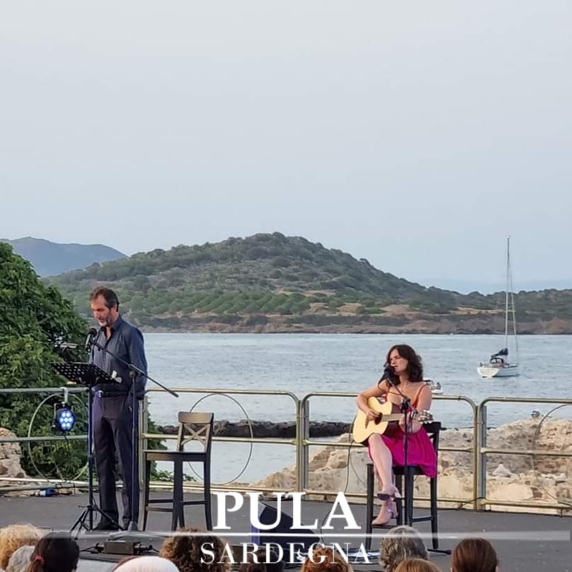 pula_it's tweet photo. Lolita, luce della mia vita, fuoco dei miei lombi.
Mio peccato, anima mia.
#Live dal XXXIX Festival La Notte dei Poeti, 

#Pula #DestinazioneSardegna

#VisitPula #Sardinia #Discovering #VisitSouthSardinia #Vacanze #Сардиния #море #красота #海 #美女 #撒丁岛 #観光スポット #Colori https://t.co/4kwHDDfbTU