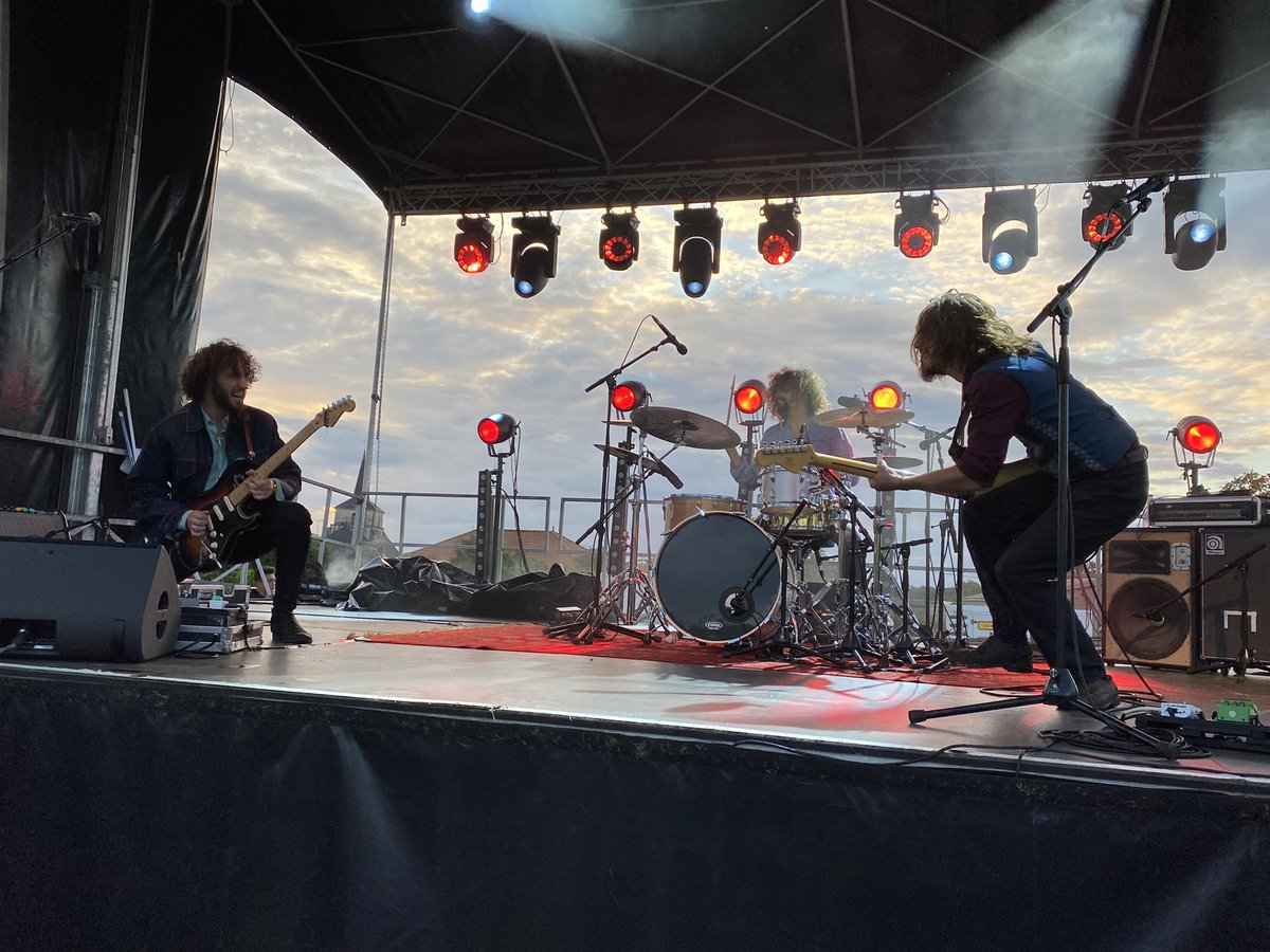 LHV86's tweet photo. .@AlainPichon86 ouvre le dernier concert des Heures Vagabondes édition spéciale « Scène locale » avec #UnCut à #Chouppes ! C’est parti pour une soirée qui décoiffe ! 🎸🎶 https://t.co/CLv5JRCA6r