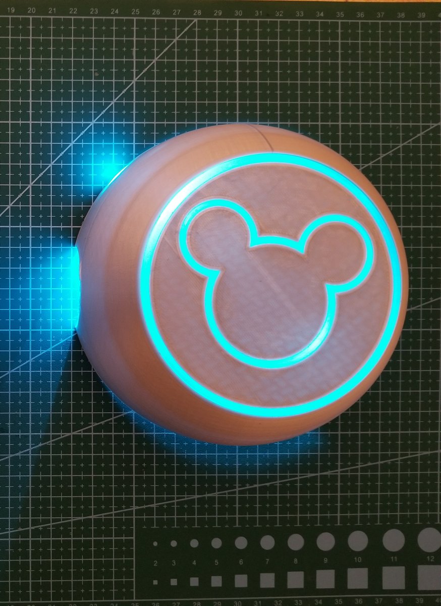 Ben3DPrint's tweet photo. This is a Disney World MagicBand reader printed in @Polyalchemy Silver Elixir PLA and @DremelDigiLab Translucent PLA, the two translucent parts are able to light up. Shown here illuminated by a laser pointer.
#3dprinting #polyalchemy #magicband #magicbands #disney https://t.co/qHDLuLVqmE