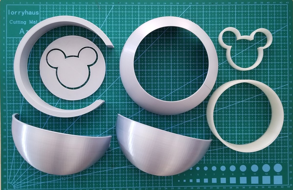 Ben3DPrint's tweet photo. This is a Disney World MagicBand reader printed in @Polyalchemy Silver Elixir PLA and @DremelDigiLab Translucent PLA, the two translucent parts are able to light up. Shown here illuminated by a laser pointer.
#3dprinting #polyalchemy #magicband #magicbands #disney https://t.co/qHDLuLVqmE