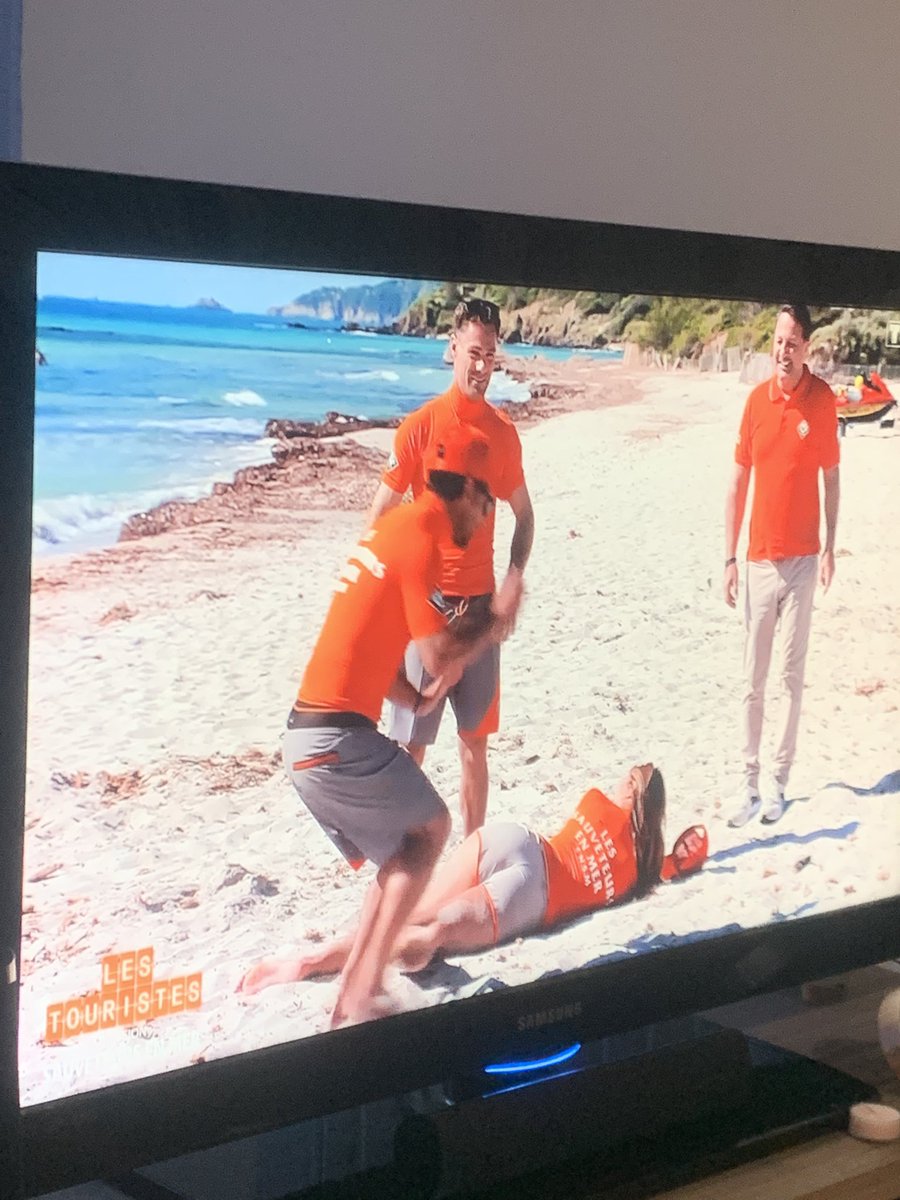 bencobailly's tweet photo. @CamilleCerfOff J’espère que tu as maîtrisé la PLS haut la main ✅🙃@CroixRouge62 https://t.co/Fcl3jHuuYm