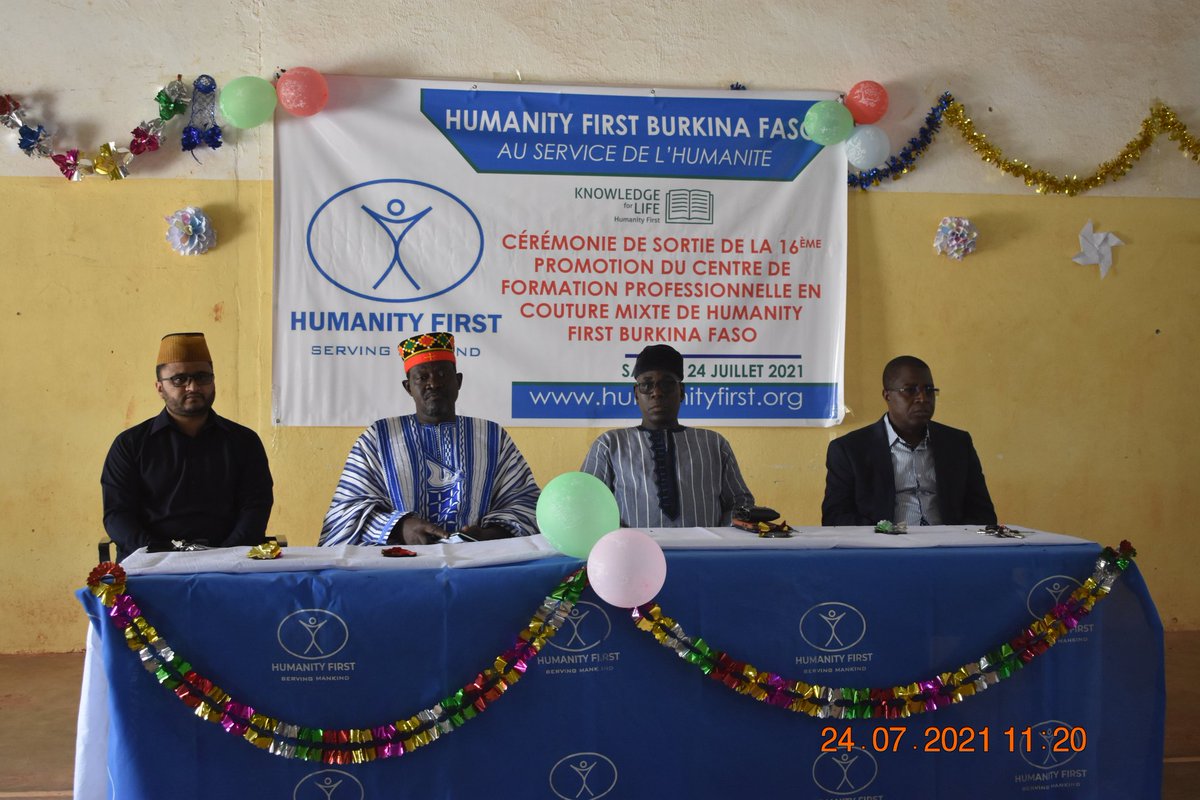 HumanityFirstBf's tweet image. Ce jour 24/07/2,le centre  de formation professionnelle  en couture  de Humanity first Burkina Faso  a célébré  la sortie des élèves de sa 16eme promotion à la  mission islamique ahmadiyya   de Ouagadougou en présence des autorités  administratives,et coutumières.