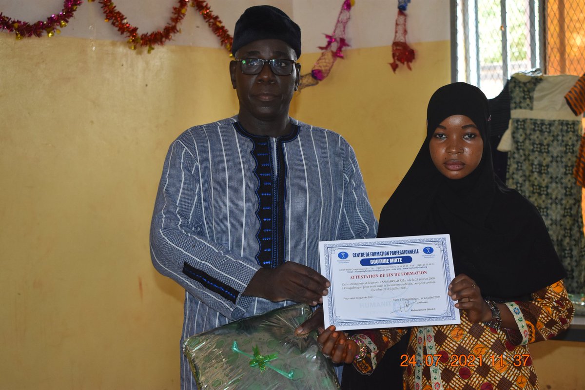 HumanityFirstBf's tweet image. Ce jour 24/07/2,le centre  de formation professionnelle  en couture  de Humanity first Burkina Faso  a célébré  la sortie des élèves de sa 16eme promotion à la  mission islamique ahmadiyya   de Ouagadougou en présence des autorités  administratives,et coutumières.