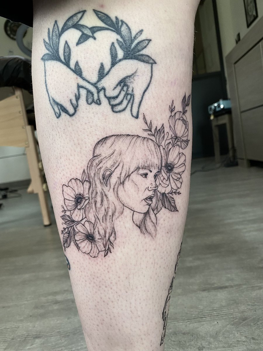 mlxart's tweet photo. because you are art. @DebbyRyan 
-
@onethirdofhas said “hey i wanna get a tattoo of your drawing of debby, are you down?” i think you can guess what happened after that !

An honor to tattoo this, i would never have thought it would happen someday but i’m glad ! https://t.co/lijuukr6Ad