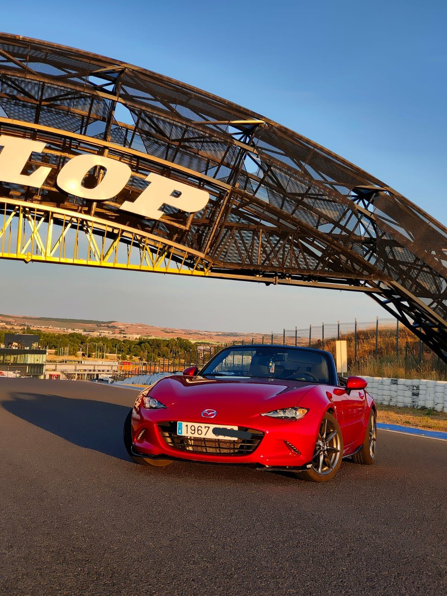 Cortijo_MX5's tweet image. Hoy algunos miembros de este humilde club ha estado tirando unos retratos a roadchan en el mítico puente dunlop 😍