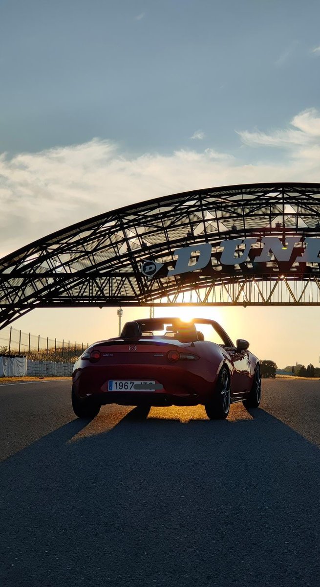 Cortijo_MX5's tweet image. Hoy algunos miembros de este humilde club ha estado tirando unos retratos a roadchan en el mítico puente dunlop 😍