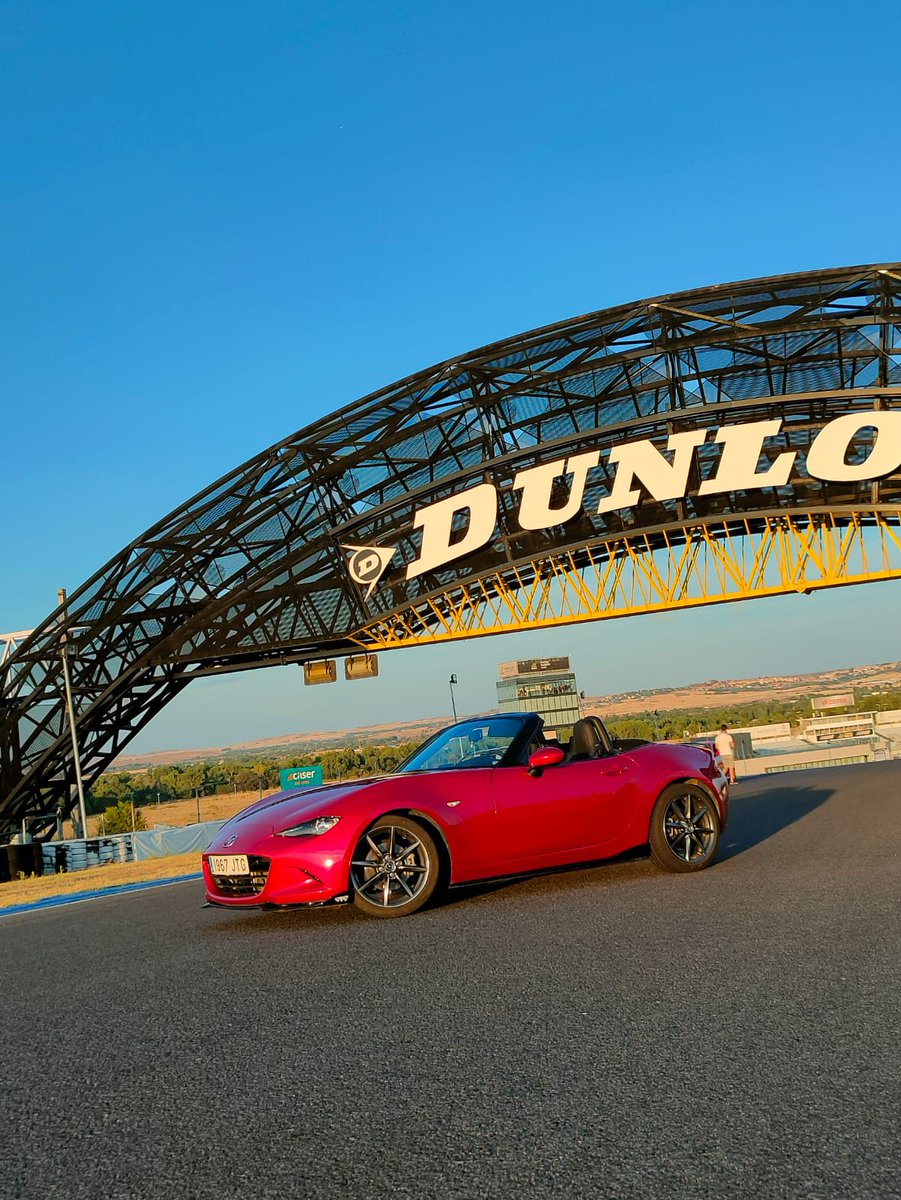 Cortijo_MX5's tweet image. Hoy algunos miembros de este humilde club ha estado tirando unos retratos a roadchan en el mítico puente dunlop 😍