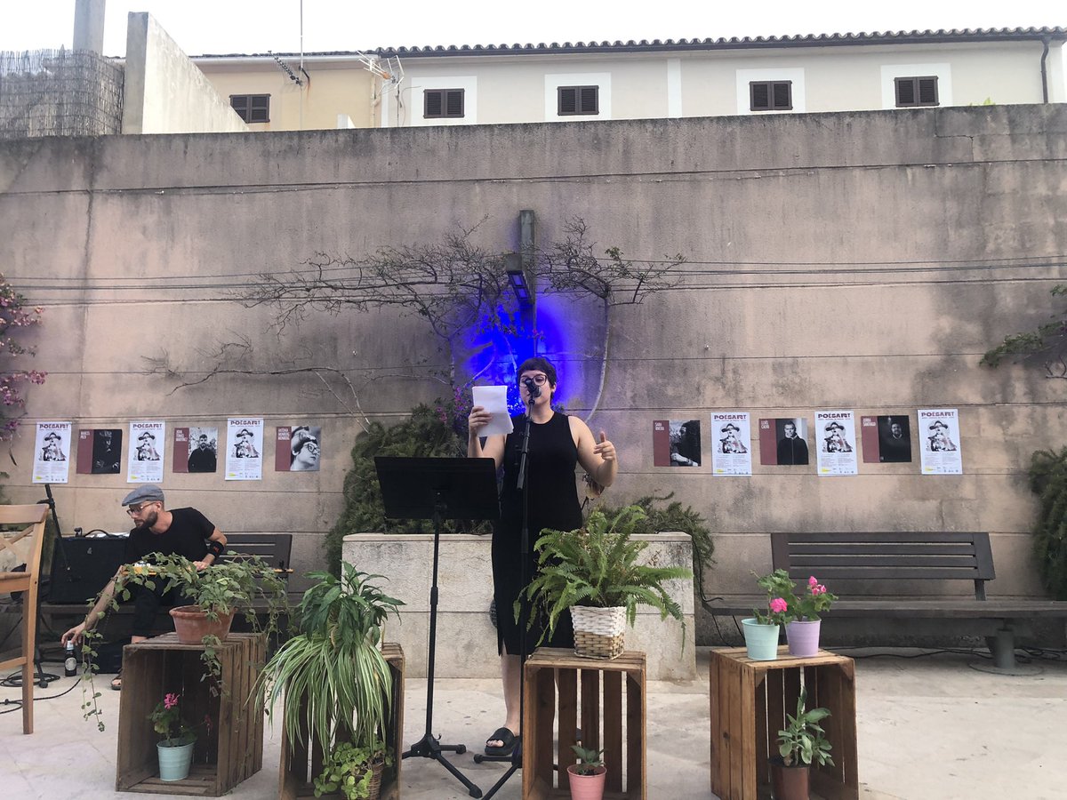 Un any més el <a href="/PoesArt/">PoésArt</a> ha omplit el nostre poble de poesia! 

Enhorabona a tot l’equip i en especial a na <a href="/antoniamassanet/">M. Antònia Massanet</a> per aquests 9 anys, i que en siguin molts més!