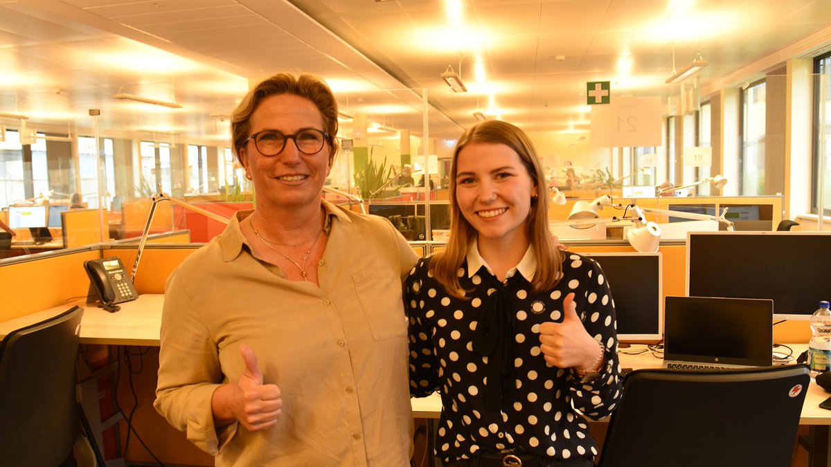 Überwältigend, wie viele von euch helfen und bei der #SAT1Spendengala für die Betroffenen der #Hochwasser-Katastrophe spenden. Danke an all unsere Mitarbeiter*innen, die gerade ehrenamtlich an der Hotline eure Spenden entgegennehmen. 🙏💘 Grüße aus unserem Call Center in Brühl!