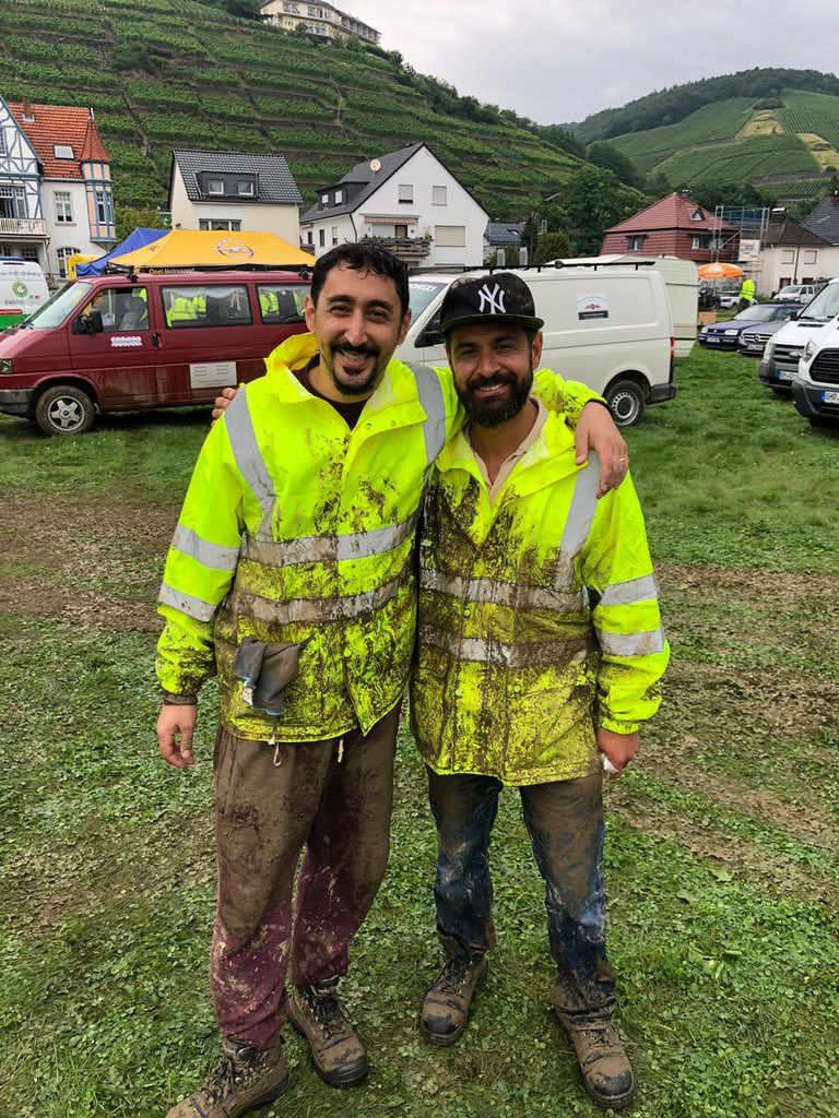 EkoFreezy's tweet photo. Wir waren heute wieder in Ahrweiler! Ein Hoch auf die Menschlichkeit und die Nächstenliebe! ❤️ Danke an die Firma Wunderlich aus Kerpen für diesen beispiellosen Einsatz! https://t.co/biwLW8nzaL