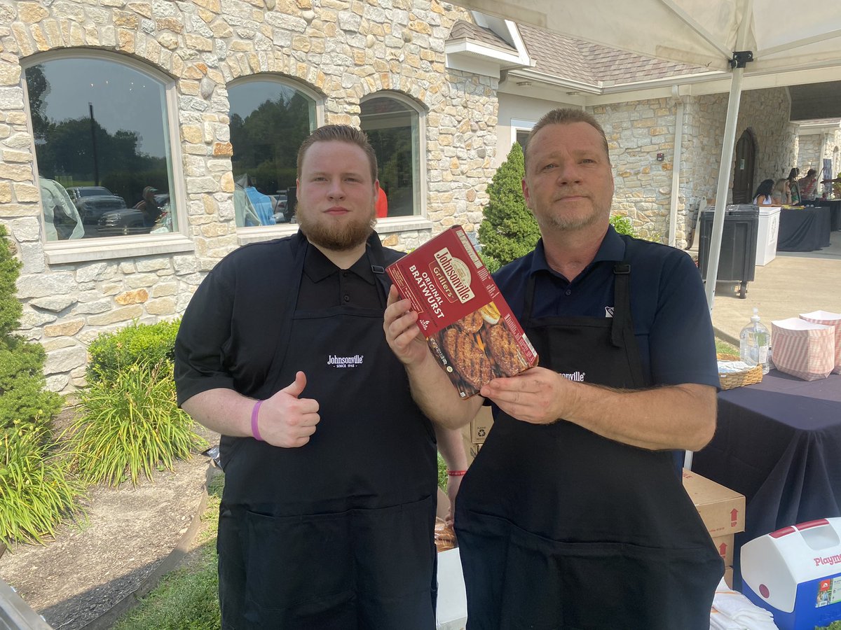 MacMemorial's tweet image. .@Johnsonville Thank you for the great lunch and serving over 175 individuals for our annual #MacGolfClassic @CrawfordsvlleCC - Fellowship and giving back are at the heart of the @MontCoCommFdn @CvilleCommerce and we appreciate your support. #MissMac