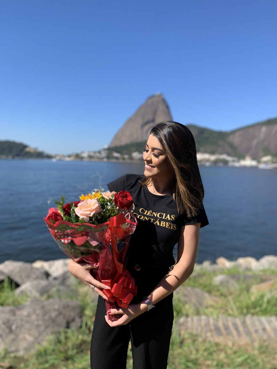 GabryelleSF_'s tweet photo. Há quase 5 anos atrás compartilhei aqui a felicidade de ter sido aprovada para a UERJ. E hoje retorno para dizer que: ME FORMEI!! ❤️👩🏻‍🎓🎓😭🙏🙌🏼🥺😍✅

A Deus seja a glória! https://t.co/fGv3jsUvhi
