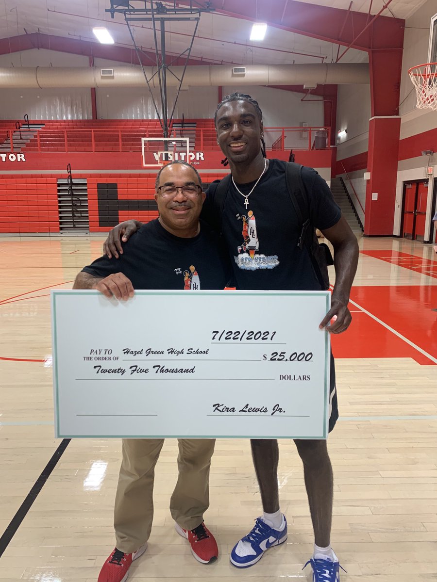 QuinnHeaden's tweet photo. @HazelGreenHigh thanks @kiralewisjr for giving back to his alma mater #weaimhigher #readysetforwardmcss @PelicansNBA https://t.co/LtXqdA9uH1