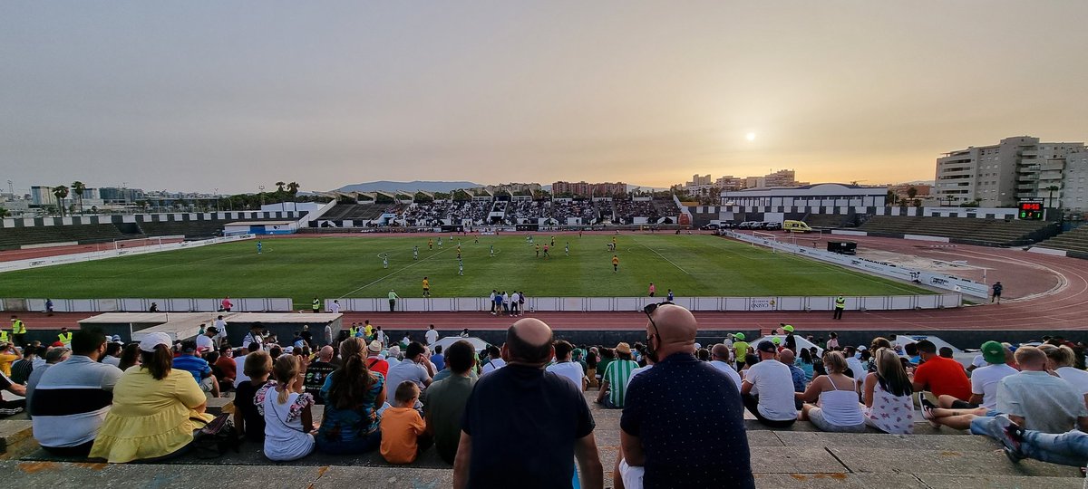 BalonaPichiguey's tweet photo. Tarde de fútbol en el Estadio Municipal de La Línea.

Poco a poco vamos volviendo a lo que queremos.

An afternoon of football at our home, looking forward to the new season!

@RealBetis vs. @Wolves 

#Pretemporada 
#VuelveLoBueno
#WeLoveFootball https://t.co/7WS7XWBvc4