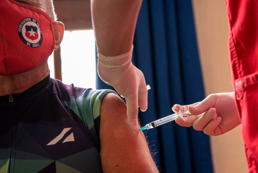 Chile to open borders for vaccinated nationals and foreign residents as of next week: santiagotimes.cl/2021/07/24/chi…