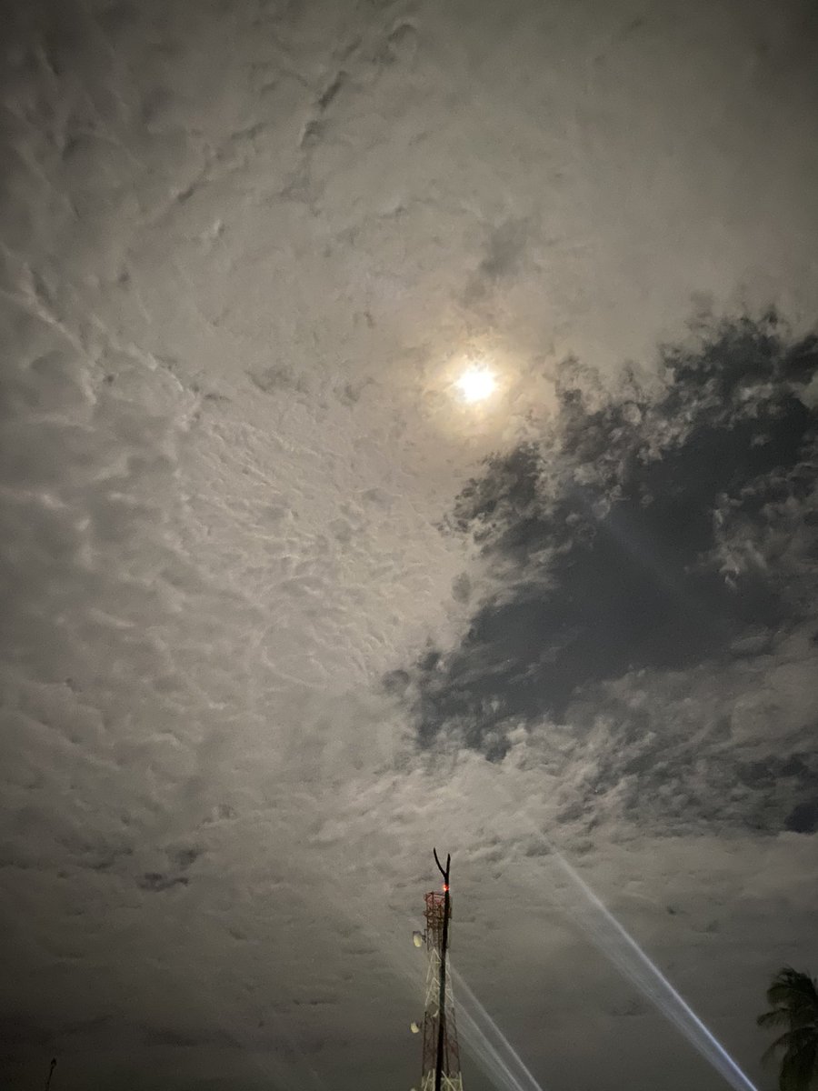 hinnal's tweet photo. A beautiful Night 🤍...view from  #velidhoo 🦋💡🤍💎 https://t.co/9lKTJF8HEh
