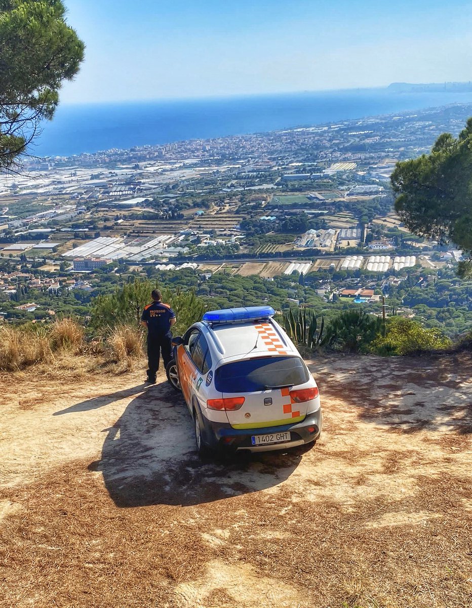AMontcabrer's tweet photo. ⚠️Parc de la Serralada Litoral prohibit l'accés a tota persona i vehicle.
👉🏻Seguim controlant tots els accessos del municipi de Cabrils.
👉🏻Seguim realitzant vigilància i prevenció d'incendis🔥.
•
•@ajcabrils 
•
#protecciócivil #maresme #capfocalbosc #incendi #cabrils https://t.co/a0Dwm5QktW