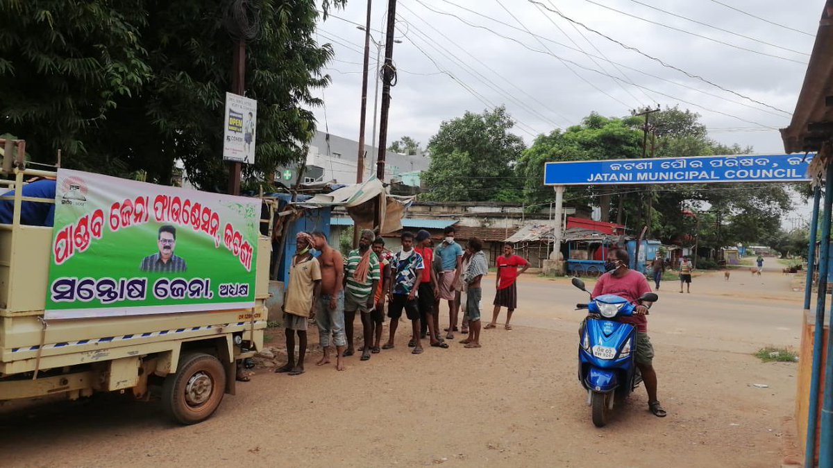 Foundation_PJ's tweet photo. Yesterday,#pandavjenafoundation led by chairman Santosh Kumar Jena &amp; team,have come forward to distribute cooked lunch to needy people at different wards or square of jatani area affected during the weekend shutdown imposed in Odisha.
#feedthehungry 
#wecare
#odishafightscorona https://t.co/AuRfx3ocVp