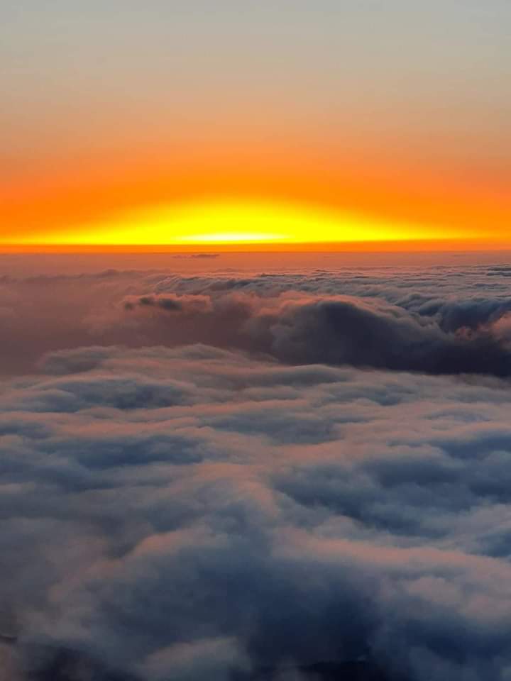 A veces el silencio...
Tiene la última palabra

Bellísimo atardecer
El Hierro. Canarias 💕