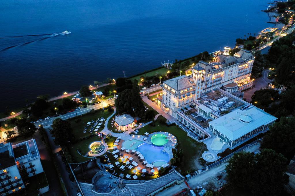 MAJOR Gin (@majorginit) on Twitter photo Le Bistrot MAJOR night at <a href="/SpaBorromees/">GH Iles Borromées</a> 🤩
#majorgin #lagomaggiore #gin #grandhoteldesilesborromees #poolparty Le Bistrot MAJOR night at <a href="/SpaBorromees/">GH Iles Borromées</a> 🤩
#majorgin #lagomaggiore #gin #grandhoteldesilesborromees #poolparty