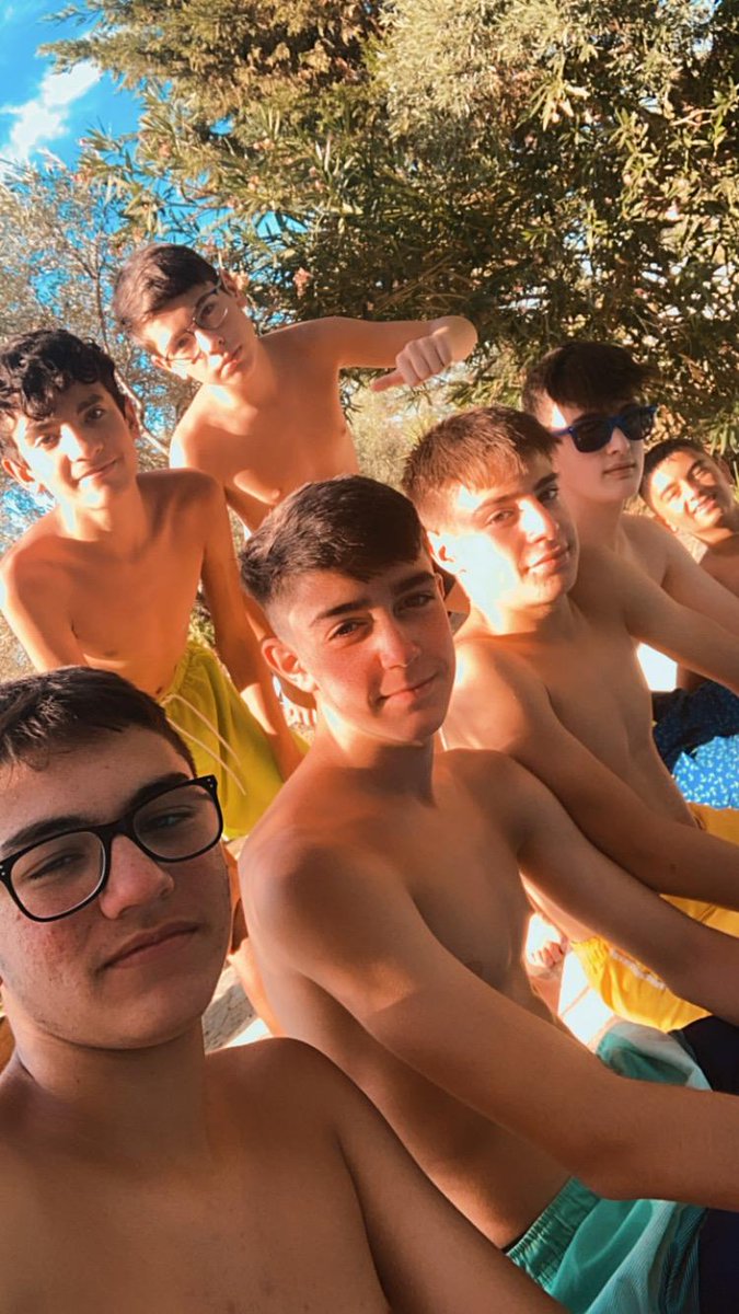 _aleerss_'s tweet photo. Nada como  los buenos momentos con los amigos🤍🥺 https://t.co/uP0mtB1Uch