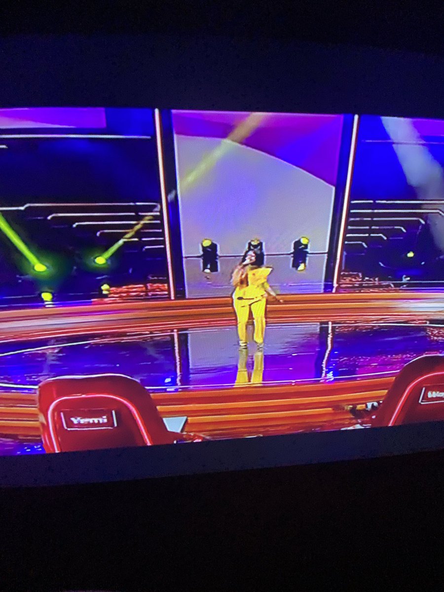 Chuzyque's tweet photo. Naomi Mac 🔥 🔥 🔥 #TheVoiceNigeria https://t.co/QWl3yt8nvV
